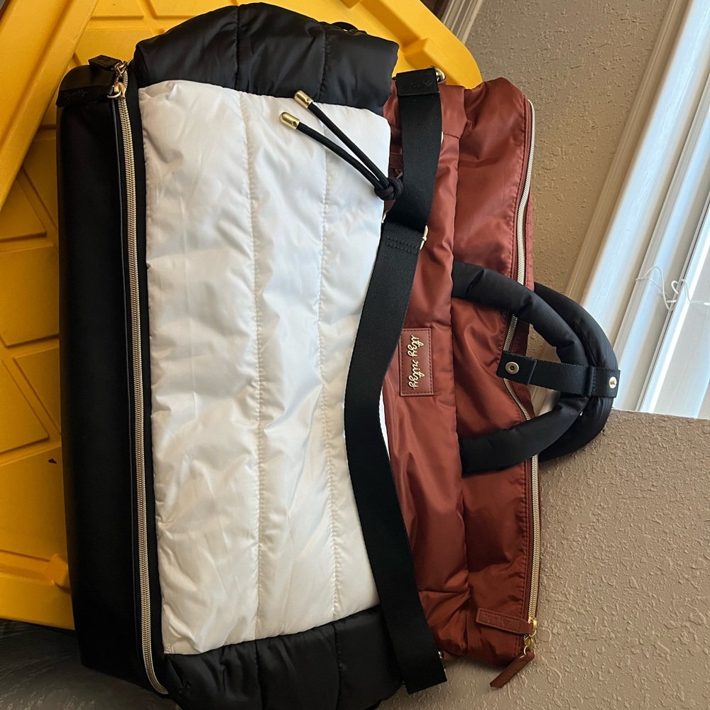 Itzy Ritzy weekender